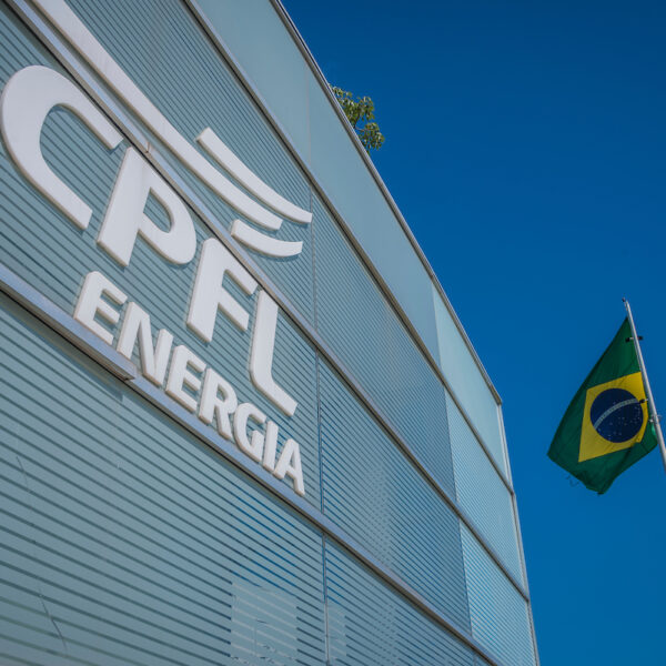 CPFL (CPFE3) registrou um lucro líquido de R$1,32 bilhão  e faz proposta de Dividendos.